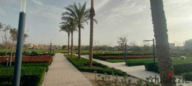 شقة مميزة للايجار بفيو رائع وتشطيب مميز في كمبوند ميفيدا قريب من الجامعة الأمريكية و محور محمد نجيب على شارع التسعين الجنوبي في التجمع الخامس