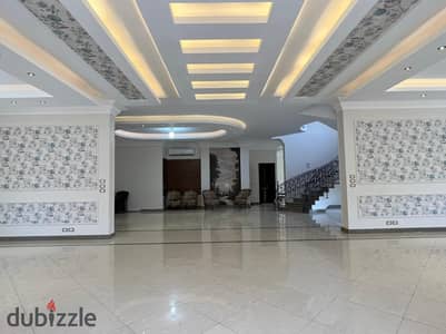 فيلا للايجار في مدينتي تشطيبات خاصه بالكامل - بالمطبخ والتكييفات