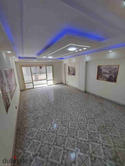 شقة للبيع تانى نمرة من ٤٥ بحرى خطواط للبحر وترى الارمن في ميامى مساحة 130 متر