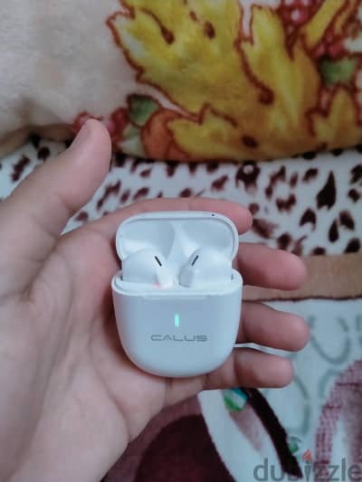 اير بودز calus موديل x30 pro صوتها ممتاز شحنها جيد جدا
