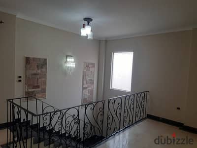 Penthouse for sale, garden view, 4 rooms, no elevator, at a very special price