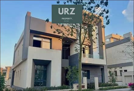 With an immediate 50% discount a 3 story villa in for sale near the Middle Ring Road AUC Fifth Settlement on the Suez Road Hyde Park and East near the