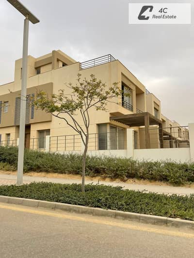 فيلا توين هاوس 350م للبيع باقل سعر في الماركت 4 نوم والاستلام فوري في كومباند بالم هيلز نيو كايرو التجمع الخامس Palm hills new cairo in fifth Settleme