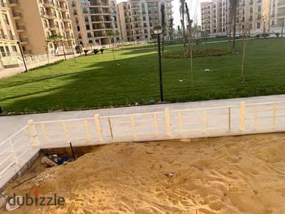شقه للبيع ارضي 265م بجاردن 80م اول سكن فيوجاردن استلام فوري بالقرب من السوق الشرقي والخدمات بمقدم لقطه السابعه الجديده 4نوم 4حمام غرفه مربيه
