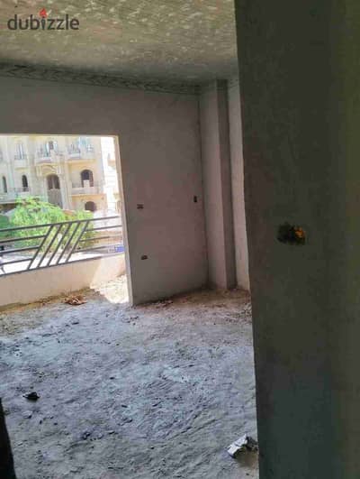 للبيع شقة بسعر لقطة ومساحة ٢٠٥متر بالحى السادس عشر بالشيخ زايد