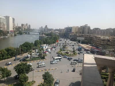 شقة على النيل