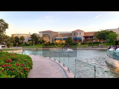 محل تجاري للبيع في Open Air Mall Extension اوبن اير  باجمالي عقد 7.9 مليون علي 11 سنة قسط ربع سنوي 195  الف