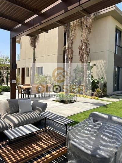 Last villa for sale, ready to move, with installments, finished and with air conditioning, in Taj City, opposite Cairo Airport, in the Kinda