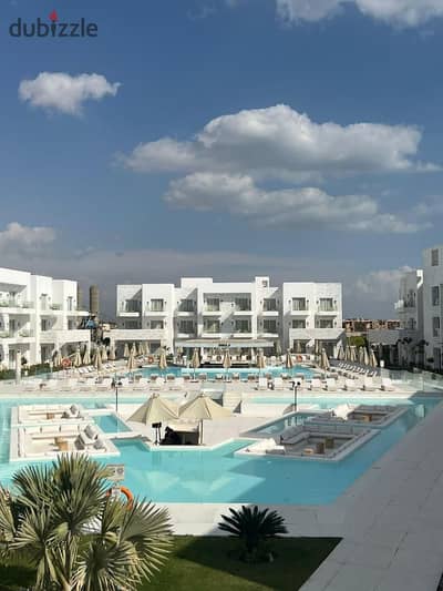امتلك شاليه متشطب بالتكيفات بفيو مفتوح علي Crystal Lagoon في ازها الساحل بالقرب من رملة ومودن الامارتية