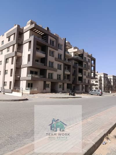 First floor apartment (above ground floor), second building from Boulevard Axis in Block D, at a bargain price