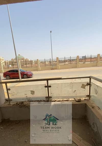 شقه ارضي 178 م بجاردن 92 م على الجامعه مباشرة بسعر لقطه لسرعة البيعGround floor apartment, 178 sq m with a 92 sq m garden, directly on the university,