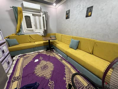 ركنة حرف L نظيفة جدا فى حالة الجديدة بها أماكن تخزين داخلية