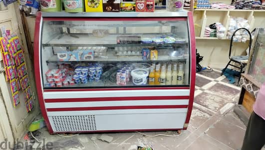 ثلاجة عرض جبنة