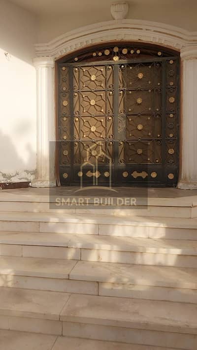 For sale, an apartment inside the Al-Nakhil Compound, ground floor with a private entrance and a large garden, super lux finished, the apartment area is 300 square meters and the area of 120 square meters, along with an external garden of 100 square meters, distinctive location.