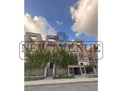 Townhouse Ready to move Fully finished and furnished very prime location in District 5 by Marakez