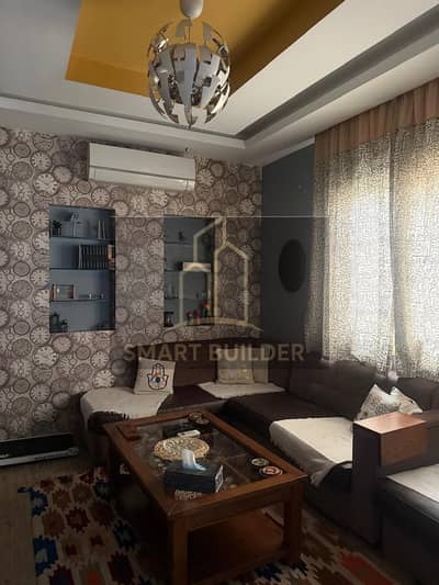 For sale, an apartment in the Al-Nakheel compound, first floor, fully finished, super lux, area of the apartment 280 square meters, 4 rooms and 3 bathrooms, east and north view, distinctive location next to gate 2 and Al-Azzazi Mosque.