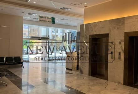 عيادة ترخيص طبي  للايجار بموقع و مساحة مميزة  بالتجمع الخامس Ozone Mall تشطيب كامل
