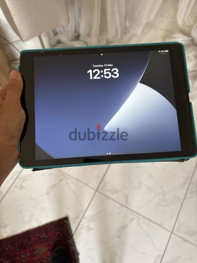 iPad 8th Generation 32GB – Perfect Condition + Box + Case