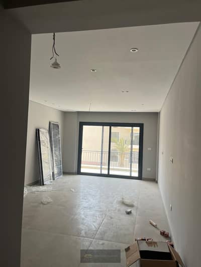شقة للإيجار داخل Village West – الشيخ زايد  المساحة: 149 متر  اول سكن متشطبه بالتكيفات والسخانات