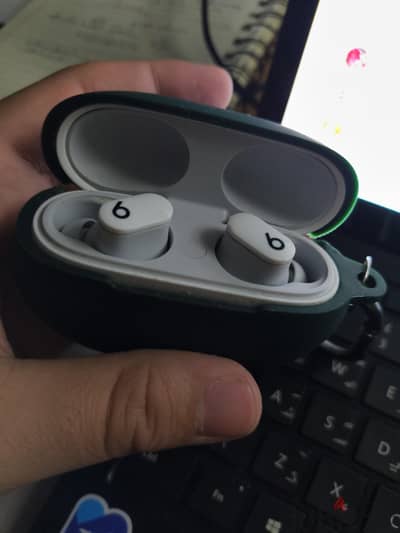 Earbuds beats studio