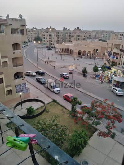 شقة للبيع جنة العبور خط 10 الحي الثامن 63م موقع مميز أمام المول