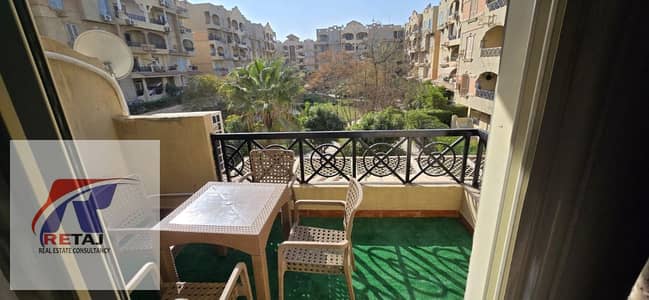 شقه بموقع ممتاز على شارع الجزيرة الرئيسى وخلف كونكورد بلازا مباشرة دقيقة من شارع التسعين الجنوبي وجميع الخدمات