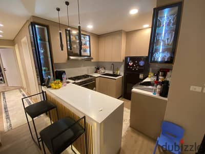 شقة أرضي بجاردن 128م في مدينتي B11 – تشطيب Ultra Super Lux وخطوات من The Strip