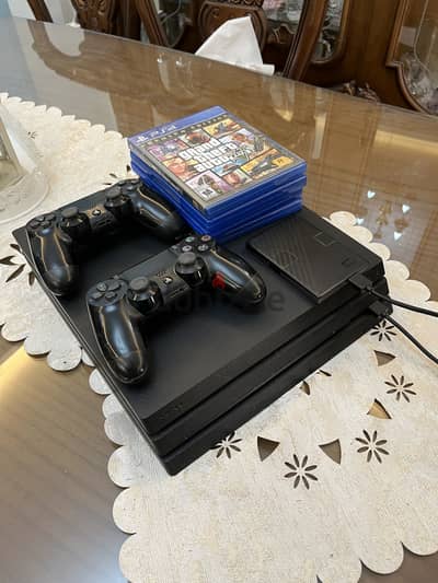 PlayStation 4 pro like new with cds