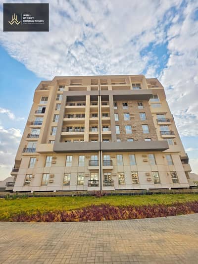 شقة للبيع استلام فورى امام الجامعة السويدية و النهر الاخضر مباشرة فى العاصمة الادارية