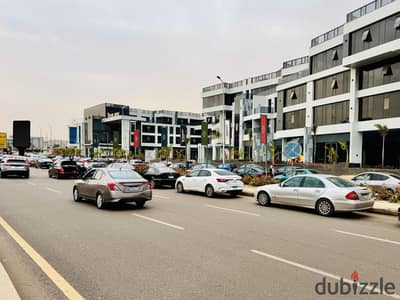 عياده 65 متر متشطبه و جاهزه على تشغيل ريسبشن و غرفه طبيب و حمام واجهه على شارع