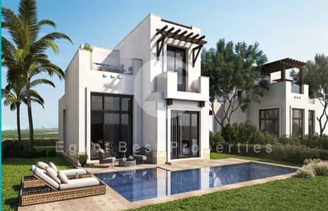اخر فيلا على البحر واللاجون بمقدم 5% علي 8 سنين
