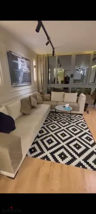 شقه مفروشه للايجار في كمبوند وان قطاميه فرش راقي وفخم