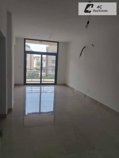 للبيع باقل سعر شامل الصيانه والجراج شقه 3غرف تشطيب كامل في فيفث سكوير المراسم-استلام فوري جاهزه للسكن