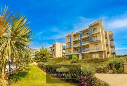 شقة متشطبه بالكامل فى الشيخ زايد كمبوند NAIA WEST بخصم كاش 30% اوتقسيط على 10 سنوات  في قلب Sheikh Zayed City