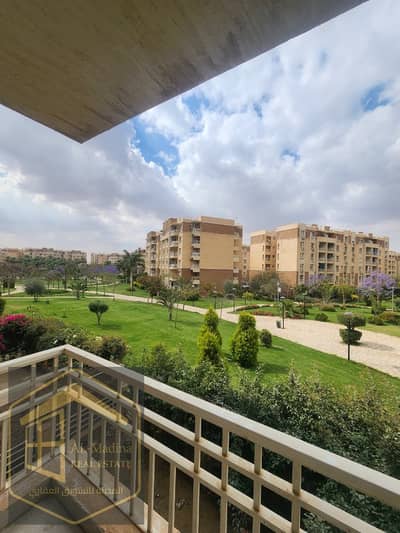 فرصة بسعر مميز للإيجار المفروش في B11 مدينتي 3 غرف+ 2 حمام فيو جاردن واسع مميزة ومساحة مفتوحة وقريبة كل خدماتك الحسيني ماركت  وعلى the strip mall