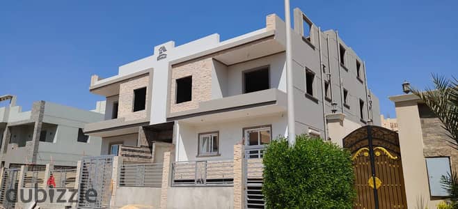 فرصة بقلب الشيخ زايد أرقي أحياء الشيخ زايد تانى نمرة من البستان امتلك شقة 220م دور تانى ومعاها تراس 30م بالقرب من وصلة دهشور الممشي السياحي بتسهيلات