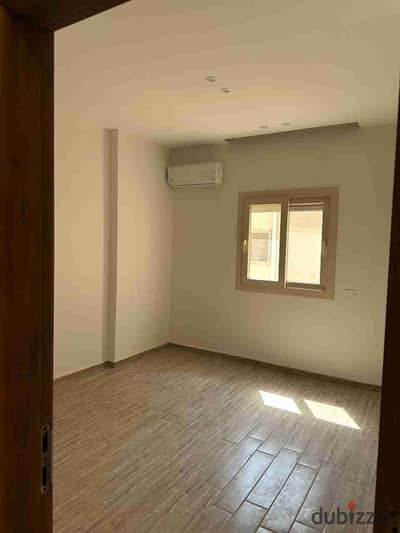 شقه اول سكن للايجار بالمطبخ والتكييفات في البنفسج فيلات