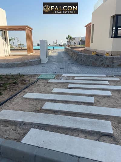 Deluxe villa سى فيو fully finished للبيع فى مكادي على خليج مكادى بالقرب من سوما باى والجونه ودقائق لمدينه الغردقه ومطار الغردقه