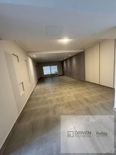 فاميلي هاوس بتراس متشطب بالكامل 4 غرف للايجار في كمبوند ذا كراون بالم هيلز The Crown Palm Hills Compound جولف اكستينشن 6اكتوبر الجيزه