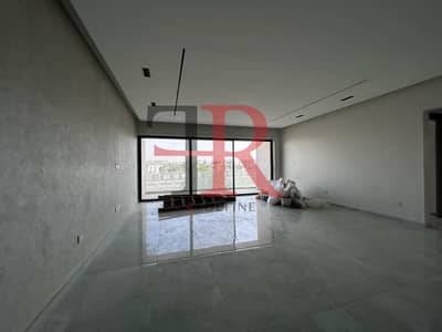 شقة للإيجار نصف مفروشة أول سكن في كمبوند ليك فيو ريزيدنس القاهرة الجديدة.