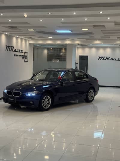 BMW 318 I Luxuryفابريكا بالكامل 60,000 k صيانات توكيل