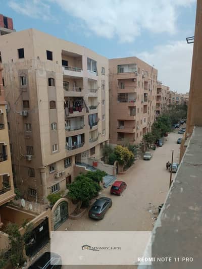شقه واجهه للبيع بحدائق الاهرام منطقه ح طوب احمر استلام فورى بالقرب من جميع الخدمات