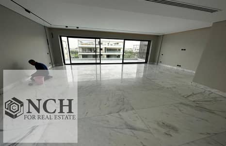 Luxury Penthouse for Rent in Lake View Residence with Pool