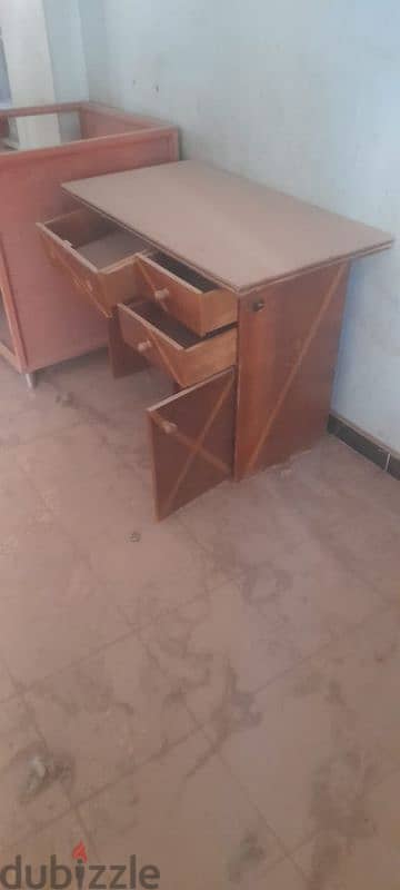 مكتب ودولاب