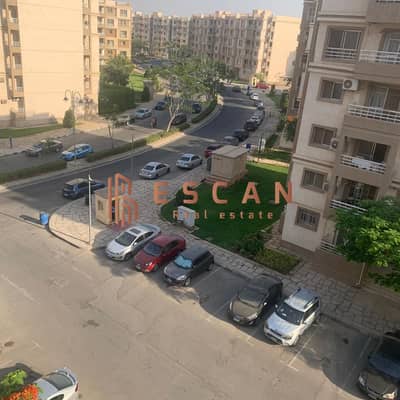 للايجار الفاضي بمدينتي 124 متر بجوار الفود كورت