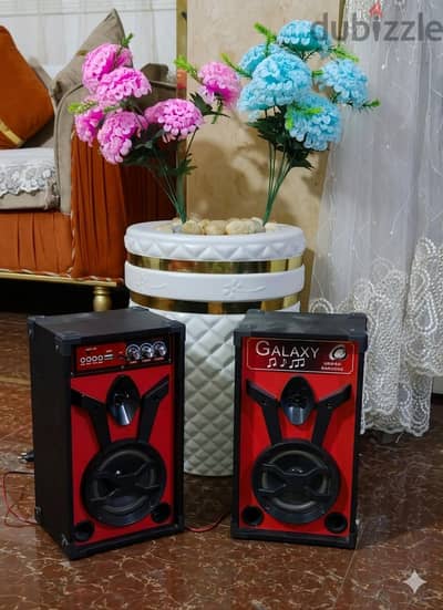 سماعات بلوتوث صوتها عالي لم تستخدم من قبل حاله ممتازه جدا