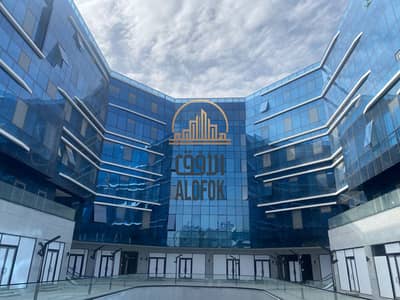 مكتب 39م للإيجار بالتجمع الخامس مول على التسعين الشمالي متشطب بالكامل بالتكييفات دور خامس موقع مميز أمام البنوك والخدمات مناسب للشركات والعيادات جاهز