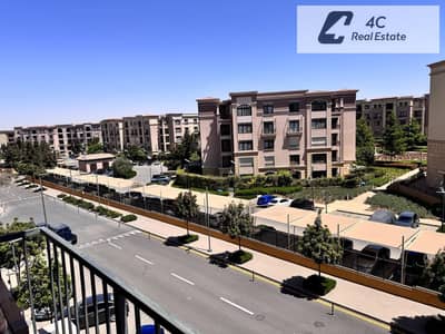 At the lowest price in the market, in Mivida Boulevard compound, a 250m² apartment, finished to an ultra-super-lux standard, ready for viewing