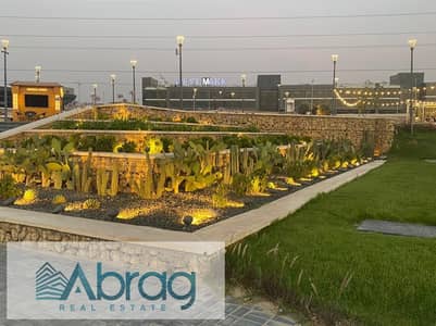 للبيع مبنى ادارى كامل 911 م 3 ادوار  على المحور المركزى قسط 8 سنين West mark الشيخ زايد