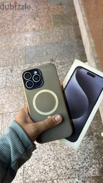 iPhone 15 Pro max خطين